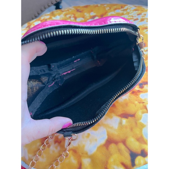 NEW lip purse hot pink lip bag - Picture 3 of 3